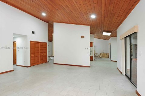 Villa ou maison à louer à Miami, Floride: 3 chambres, 270.35 m2 № 2022240 - photo 8