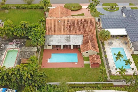 Villa ou maison à louer à Miami, Floride: 3 chambres, 270.35 m2 № 2022240 - photo 25