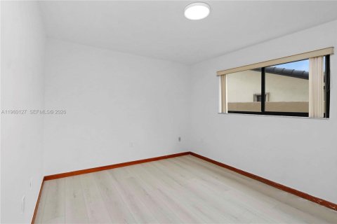 Villa ou maison à louer à Miami, Floride: 3 chambres, 270.35 m2 № 2022240 - photo 20