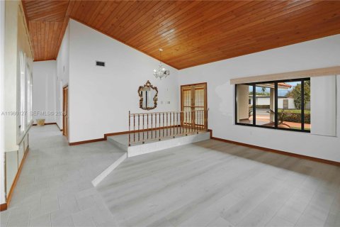 Villa ou maison à louer à Miami, Floride: 3 chambres, 270.35 m2 № 2022240 - photo 4