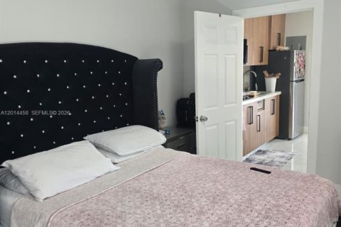 Commercial property in Miami, Florida 1 bedroom, 146.23 sq.m. № 2076436 - photo 9