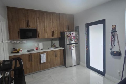 Commercial property in Miami, Florida 1 bedroom, 146.23 sq.m. № 2076436 - photo 6