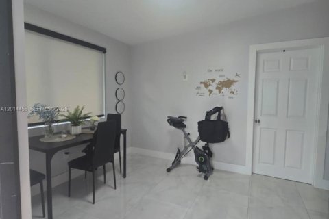 Commercial property in Miami, Florida 1 bedroom, 146.23 sq.m. № 2076436 - photo 7