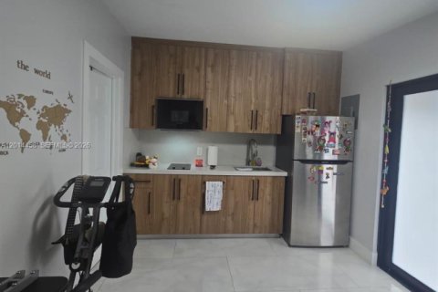 Commercial property in Miami, Florida 1 bedroom, 146.23 sq.m. № 2076436 - photo 5