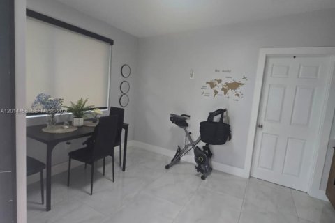 Commercial property in Miami, Florida 1 bedroom, 146.23 sq.m. № 2076436 - photo 11