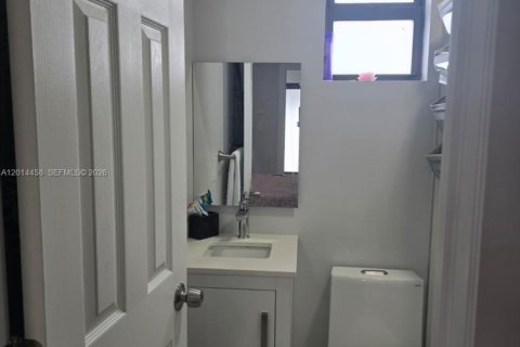 Commercial property in Miami, Florida 1 bedroom, 146.23 sq.m. № 2076436 - photo 14