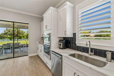 House in Poinciana, Florida 3 bedrooms, 291.25 sq.m. № 2396354 - photo 20
