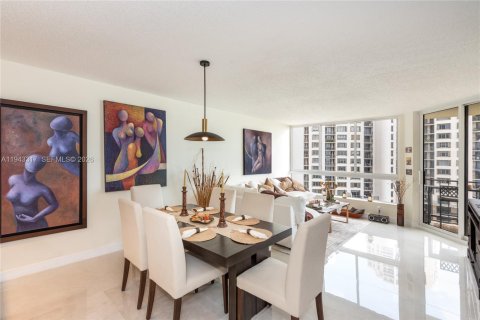 Copropriété à louer à Miami, Floride: 2 chambres, 114.18 m2 № 1999573 - photo 4