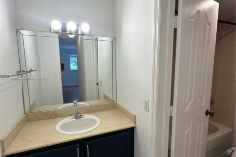 Apartamento en alquiler en Miami, Florida, 1 dormitorio, 55.37 m2 № 1645791 - foto 13