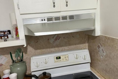 Condominio en venta en Miami, Florida, 1 dormitorio, 74.41 m2 № 1474794 - foto 10