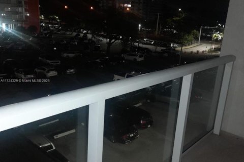 Condominio en venta en Miami, Florida, 1 dormitorio, 74.41 m2 № 1474794 - foto 11