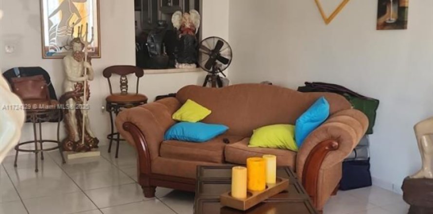 Condominio en Miami, Florida, 1 dormitorio  № 1474794