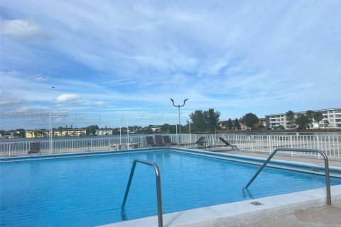 Condominio en venta en Miami, Florida, 1 dormitorio, 74.41 m2 № 1474794 - foto 12