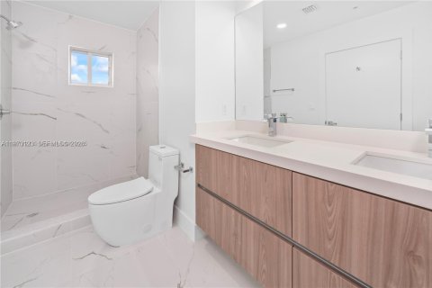 Condo in Miami, Florida, 4 bedrooms  № 2034038 - photo 9
