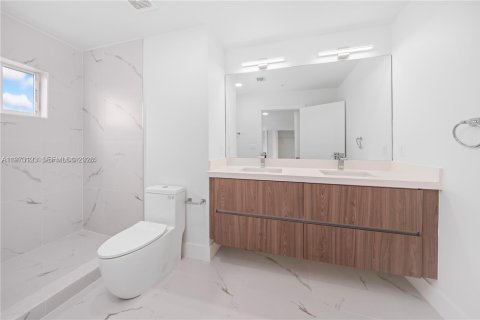 Condo in Miami, Florida, 4 bedrooms  № 2034038 - photo 7