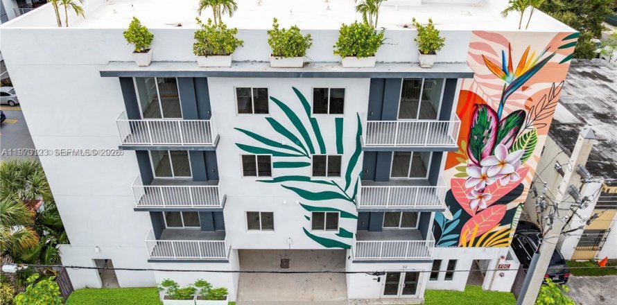 Condo in Miami, Florida, 4 bedrooms  № 2034038