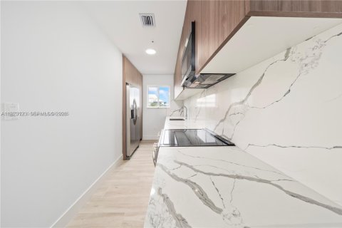 Condo in Miami, Florida, 4 bedrooms  № 2034038 - photo 6