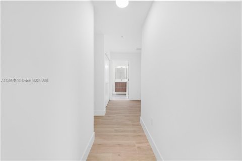 Condo in Miami, Florida, 4 bedrooms  № 2034038 - photo 12