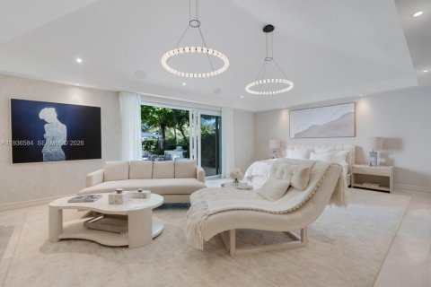 House in Miami, Florida 6 bedrooms, 672.33 sq.m. № 1995276 - photo 15
