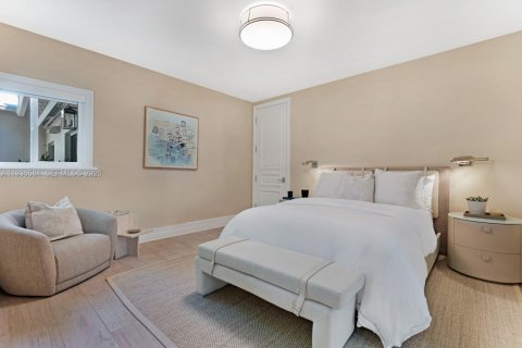 House in Miami, Florida 6 bedrooms, 672.33 sq.m. № 1995276 - photo 25