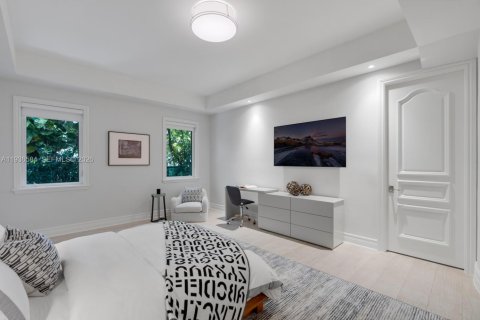 House in Miami, Florida 6 bedrooms, 672.33 sq.m. № 1995276 - photo 22