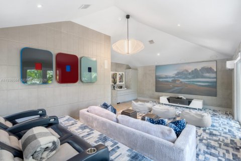 House in Miami, Florida 6 bedrooms, 672.33 sq.m. № 1995276 - photo 29