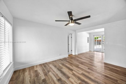 Villa ou maison à vendre à Dania Beach, Floride: 4 chambres, 104.98 m2 № 1920662 - photo 2