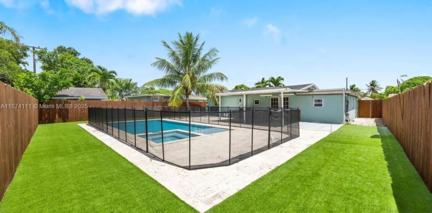 Villa ou maison à Dania Beach, Floride 4 chambres, 104.98 m2 № 1920662