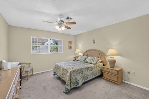 Condo in Mount Dora, Florida, 2 bedrooms № 2224530 - photo 17