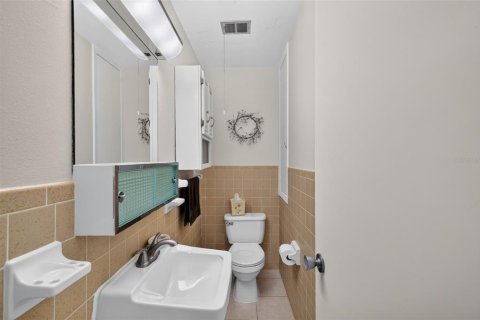 Condo in Mount Dora, Florida, 2 bedrooms № 2224530 - photo 22