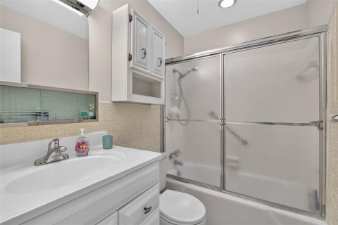 Condo in Mount Dora, Florida, 2 bedrooms № 2224530 - photo 21