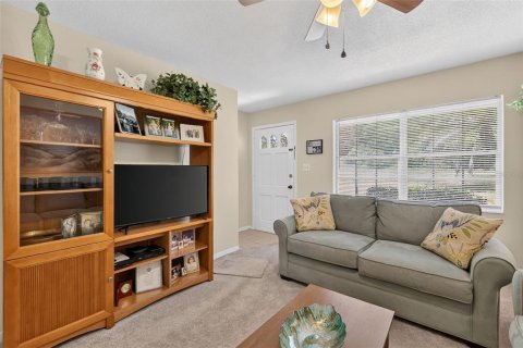 Condo in Mount Dora, Florida, 2 bedrooms № 2224530 - photo 10