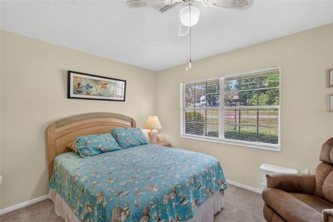 Condo in Mount Dora, Florida, 2 bedrooms № 2224530 - photo 19