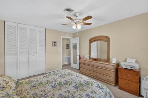 Condo in Mount Dora, Florida, 2 bedrooms № 2224530 - photo 18