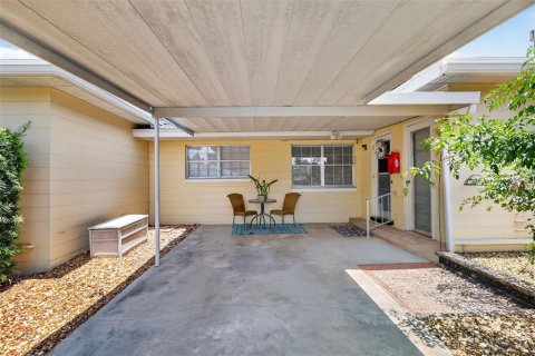 Condo in Mount Dora, Florida, 2 bedrooms № 2224530 - photo 24