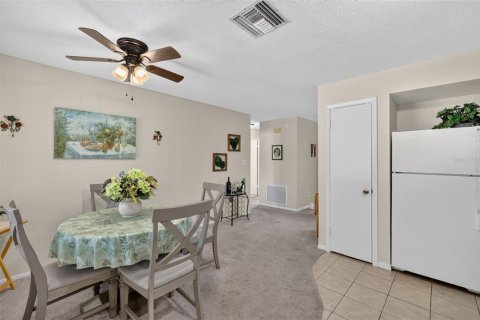 Condo in Mount Dora, Florida, 2 bedrooms № 2224530 - photo 14