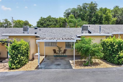Condo in Mount Dora, Florida, 2 bedrooms № 2224530 - photo 3