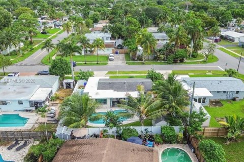 Casa en alquiler en Pompano Beach, Florida, 3 dormitorios, 96.34 m2 № 2066941 - foto 2