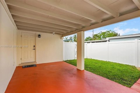 Casa en alquiler en Pompano Beach, Florida, 3 dormitorios, 96.34 m2 № 2066941 - foto 5