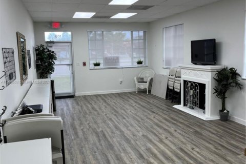 Immobilier commercial à louer à Davie, Floride № 1135128 - photo 1