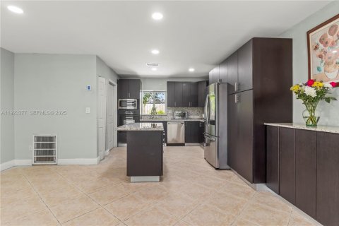 Villa ou maison à louer à Cutler Bay, Floride: 4 chambres, 207.36 m2 № 1977354 - photo 27