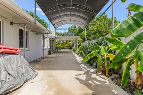 Villa ou maison à louer à Cutler Bay, Floride: 4 chambres, 207.36 m2 № 1977354 - photo 30