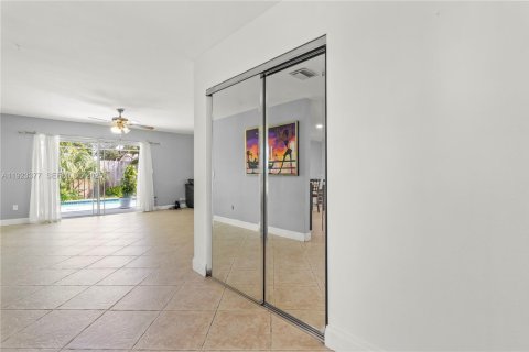 Villa ou maison à louer à Cutler Bay, Floride: 4 chambres, 207.36 m2 № 1977354 - photo 7