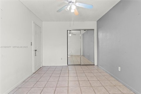 Villa ou maison à louer à Cutler Bay, Floride: 4 chambres, 207.36 m2 № 1977354 - photo 9