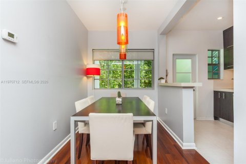 Condominio en venta en Miami Beach, Florida, 2 dormitorios, 82.68 m2 № 2032482 - foto 4