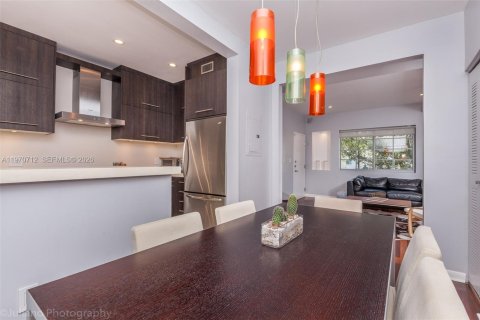 Condominio en venta en Miami Beach, Florida, 2 dormitorios, 82.68 m2 № 2032482 - foto 7