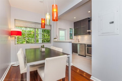 Condominio en venta en Miami Beach, Florida, 2 dormitorios, 82.68 m2 № 2032482 - foto 6