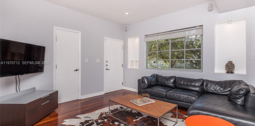 Condominio en Miami Beach, Florida, 2 dormitorios  № 2032482