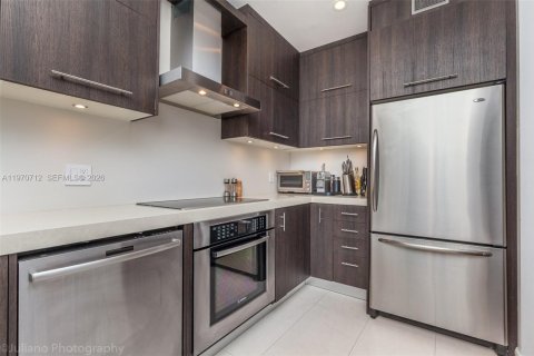 Condominio en venta en Miami Beach, Florida, 2 dormitorios, 82.68 m2 № 2032482 - foto 10
