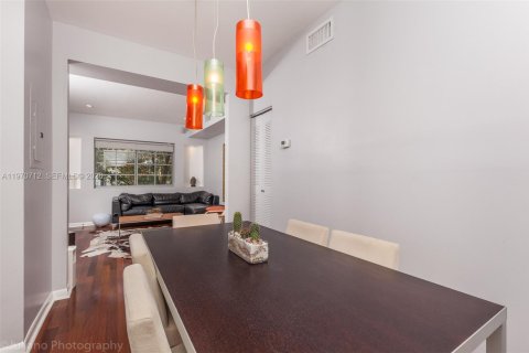 Condominio en venta en Miami Beach, Florida, 2 dormitorios, 82.68 m2 № 2032482 - foto 5